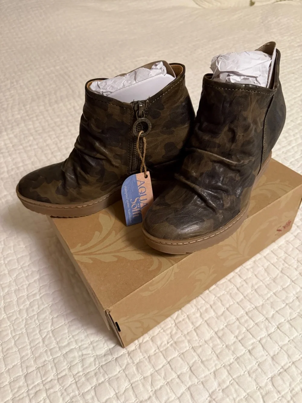 NWT Sofft Siri Aqua Soft Olive Camo Ankle Boot - Picture 3 of 9